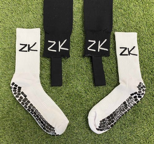 /media/nmsbw3z2/grip-socks-white-1.jpg